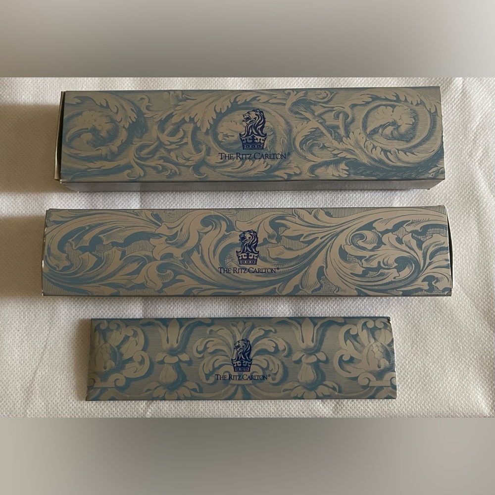 Ritz Carlton comb,shaving &dental kits